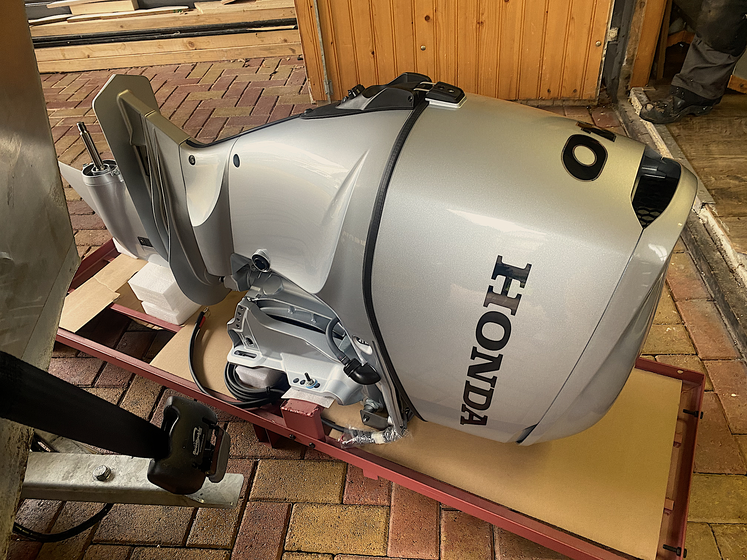 Safely Transporting an Outboard Engine: Tips for a Smooth Journey